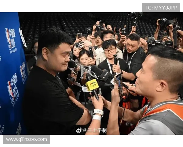 姚明畅谈篮球人生与未来发展在BTV访谈节目中的精彩瞬间